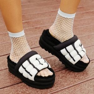 UGG Maxi Slide Logo Genuine Shearling Lined Sandals Size 8 Nwot